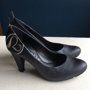 Like new Ciel Bleu black heels / pumps sz 10